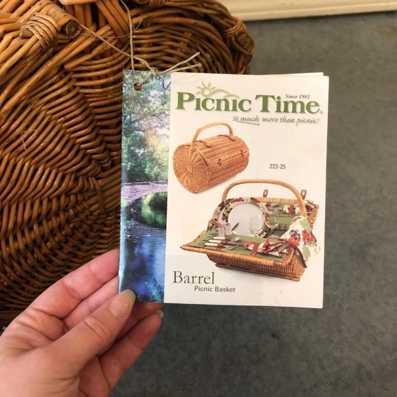 SOLD Picnic basket - Picture 3 of 8